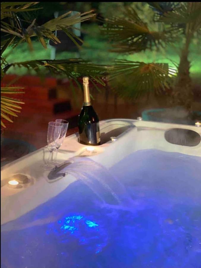 Ferienwohnung Le Jacuzzi De Marie Tourcoing Exterior foto
